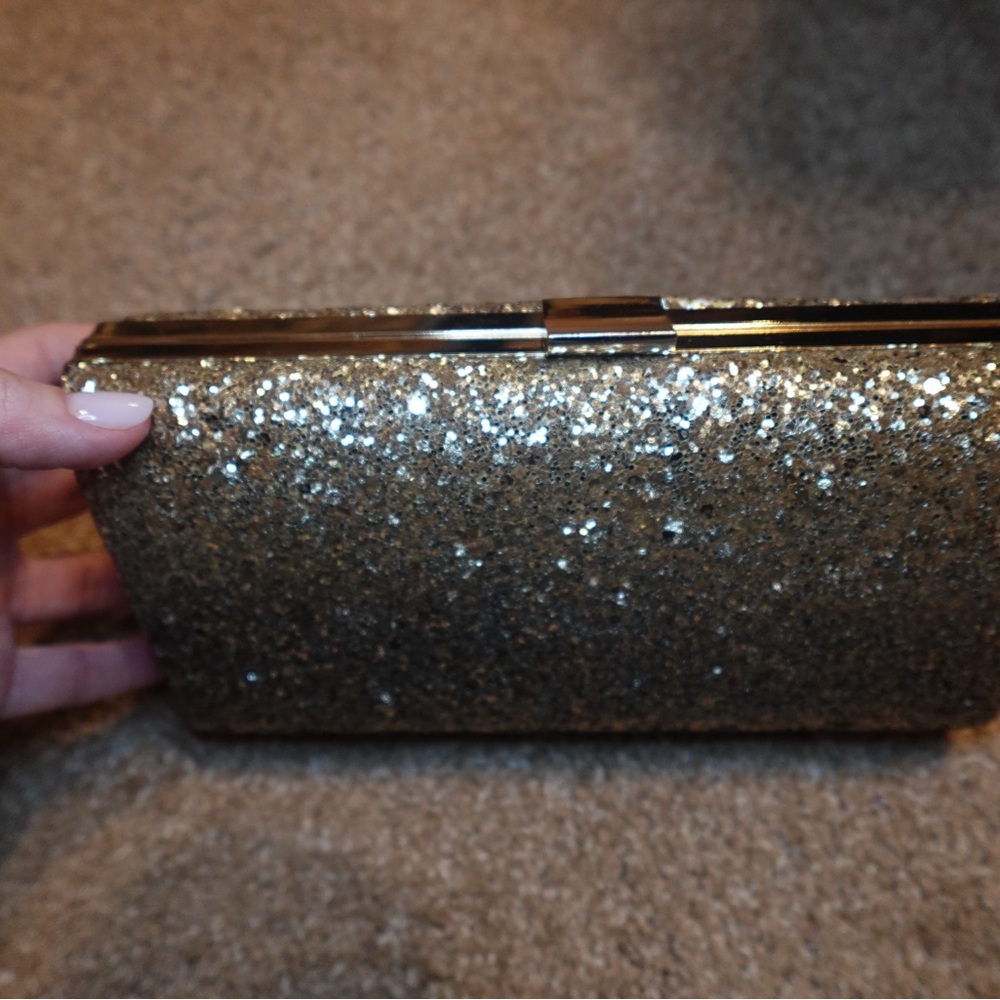 Elegant Silver Glitter Clutch - Picture 2 of 9